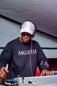 ULAZI & Entity MusiQ – NKALAKATHA