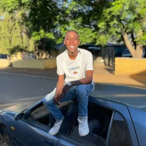 Khaya Usenzani – Out Law