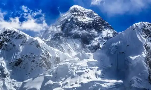 Three Nepali climbers missing on Everest