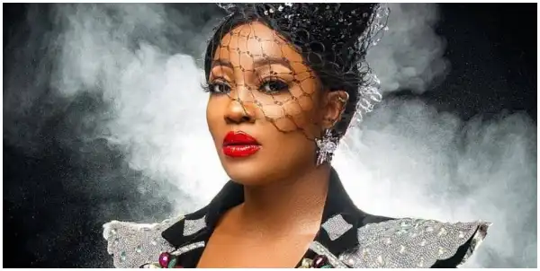 Lucy asks Biggie for a voluntary exit 2 days into the house (Video)