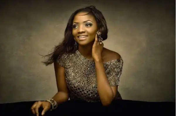 Simi gives birth to a baby girl
