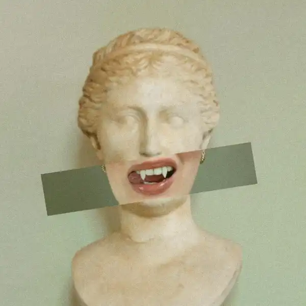 Amanda Frances – making out with vampires