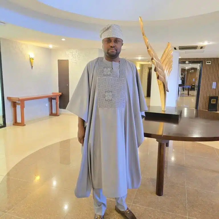 Israel DMW posts throwback image of Davido’s ex-lawyer editing him out of a group picture