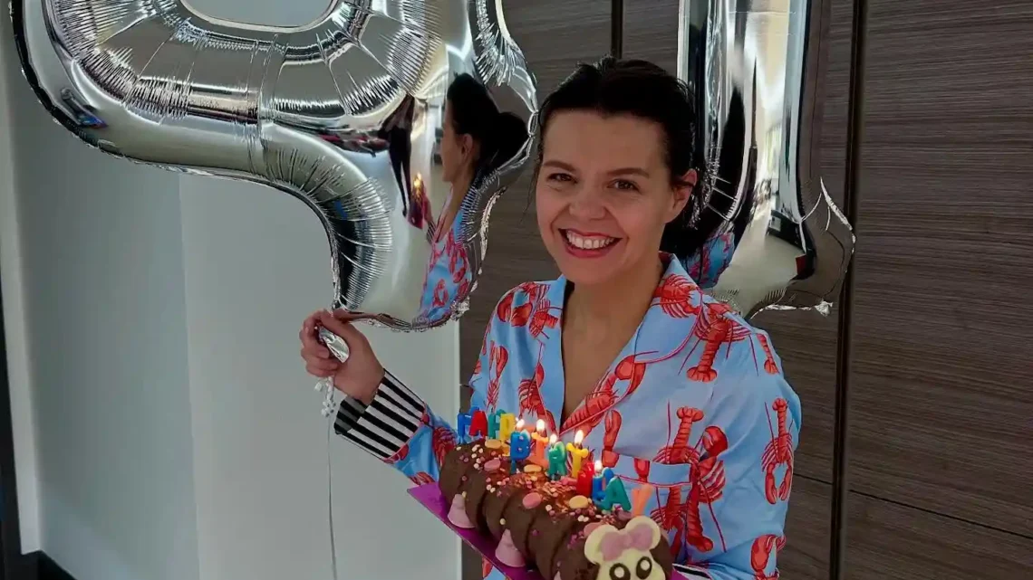 Age & Net Worth Of LadBabyMum