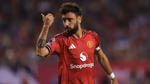 EPL: ‘You’re too everywhere, playing out of position’ – Evra slams Bruno Fernandes