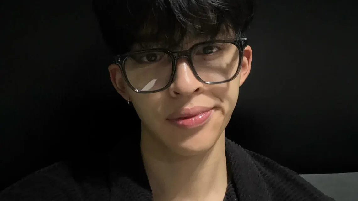 Career & Net Worth Of Naravit Lertratkosum