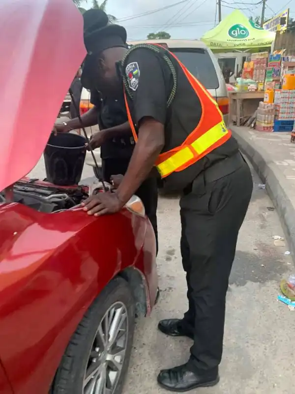 Lady narrates how police officers helped her after her car broke down in Lagos
