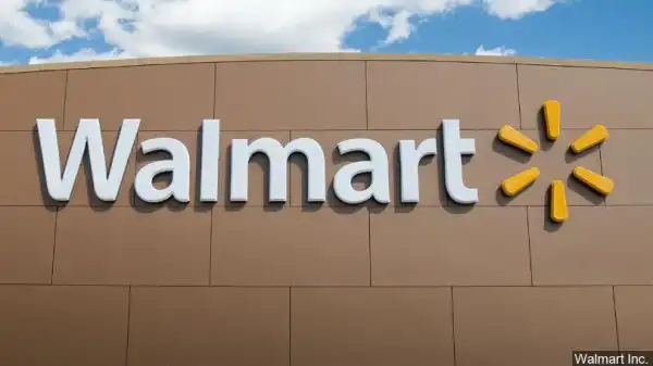 Walmart gives $180 million in bonuses to employees who have worked daily throughout the COVID-19 pandemic