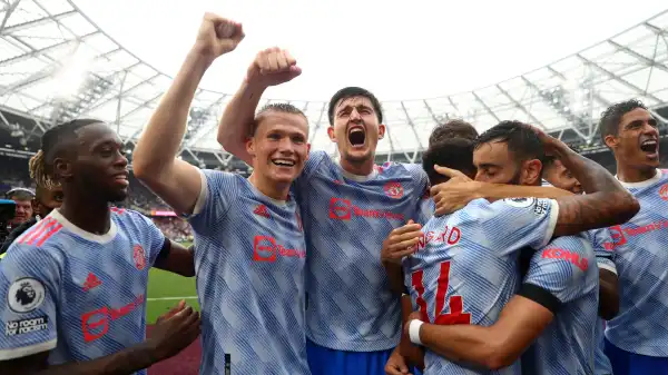 De Gea & Lingard the heroes in chaotic win against West Ham