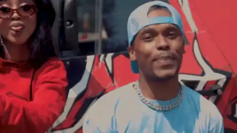 Tumi Tladi – Basadi (Remix) ft. Rouge & Moozlie (Video)