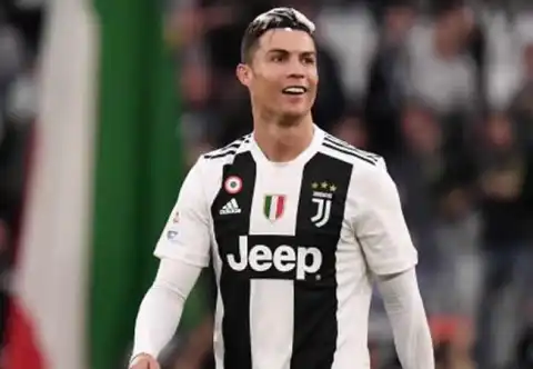 Ronaldo flew back to Italy in preparation 2019-20 suspended league