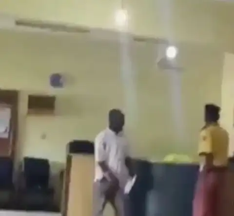 Drama As LAUTECH Graduate Visits School To Return His Certificate And Get A Refund Of His Tuition Fees Because He's Suffering (Video)