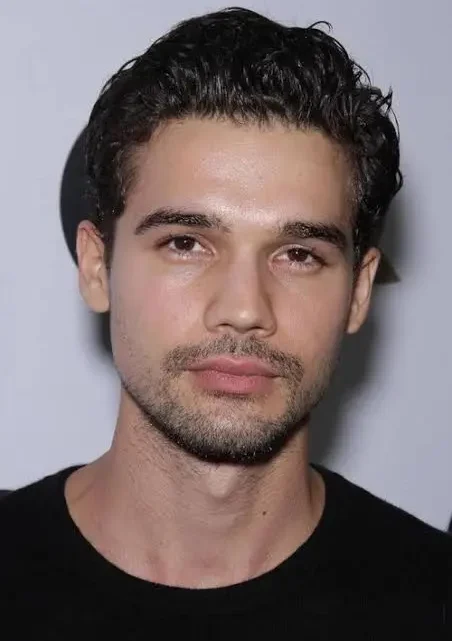Biography & Net Worth Of Steven Strait