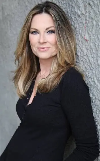 Biography & Career Of Mo Collins