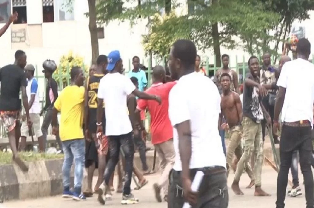 Hoodlums attack, abduct 18yr old suspected of dating gang leader’s girlfriend