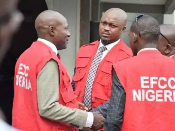 EFCC recovers N1.5b from contractors, others