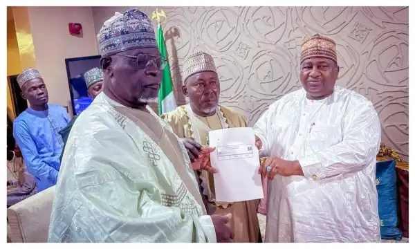 Gov Idris renews APC membership through e-registration in Kebbi