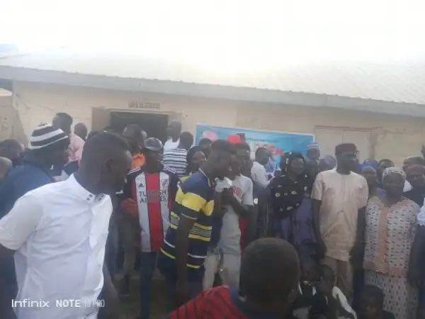 Man Opens Barbing Saloon In Gombe To Give Free Haircuts In Honour Of Peter Obi