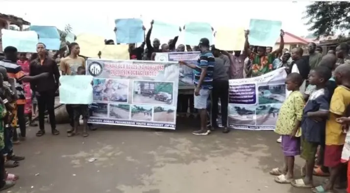 Ondo residents protest bad roads, demand government’s intervention