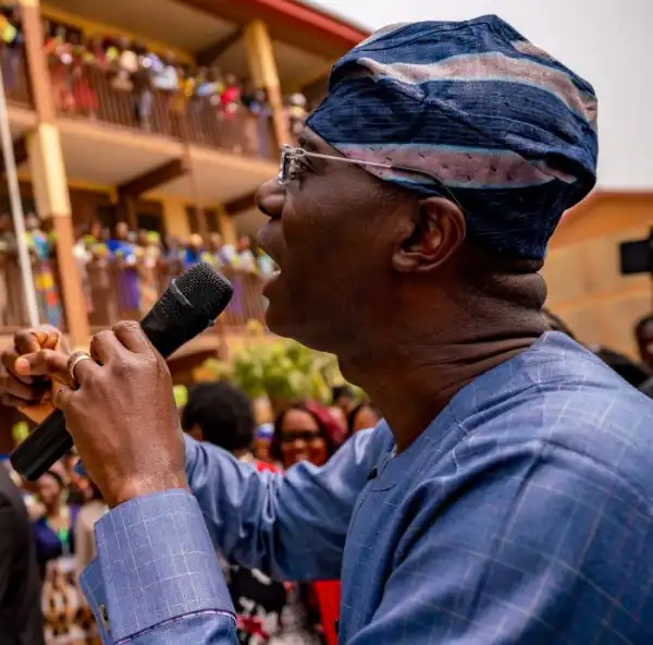 BUSTED!! Sanwo-Olu Nabs Gang Of Traffic Robbers In The Act At Ojota