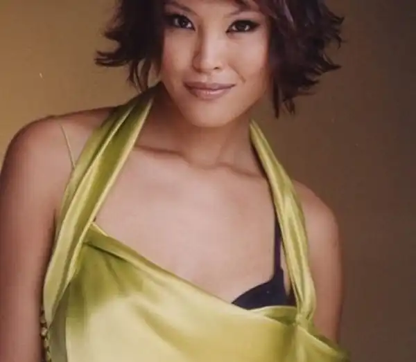 Biography & Career Of Steffiana De la Cruz