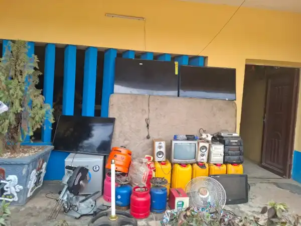 Osun: Police arrest suspected serial burglars, recover stolen properties