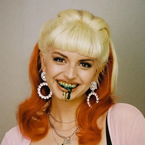 Rebecca Black – Girlfriend