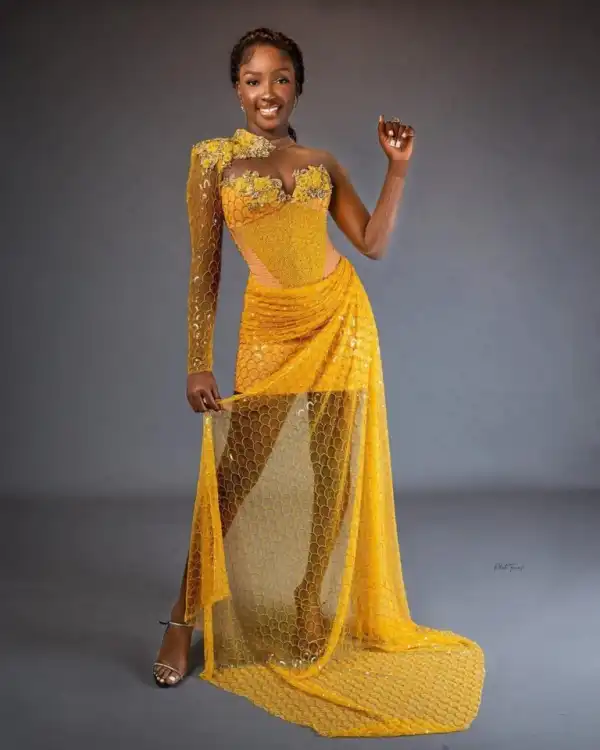 BBNaija’s Saskay in Tears After Receiving Huge Money Cake, Other Gifts From Fans (Video)