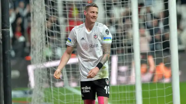 Wout Weghorst hints Man Utd move is nearing with cryptic goal celebration