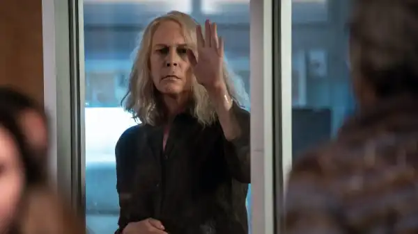 Jamie Lee Curtis Bids Michael Myers Goodbye as Halloween Ends Wraps Filming