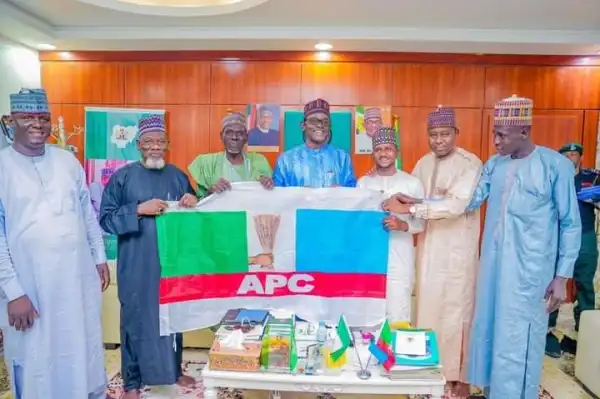 PDP chairman, 500 stalwarts defect to APC in Yobe
