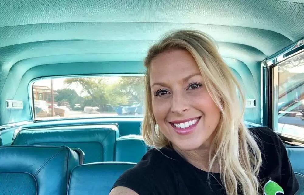 Biography & Net Worth Of Amanda Martin