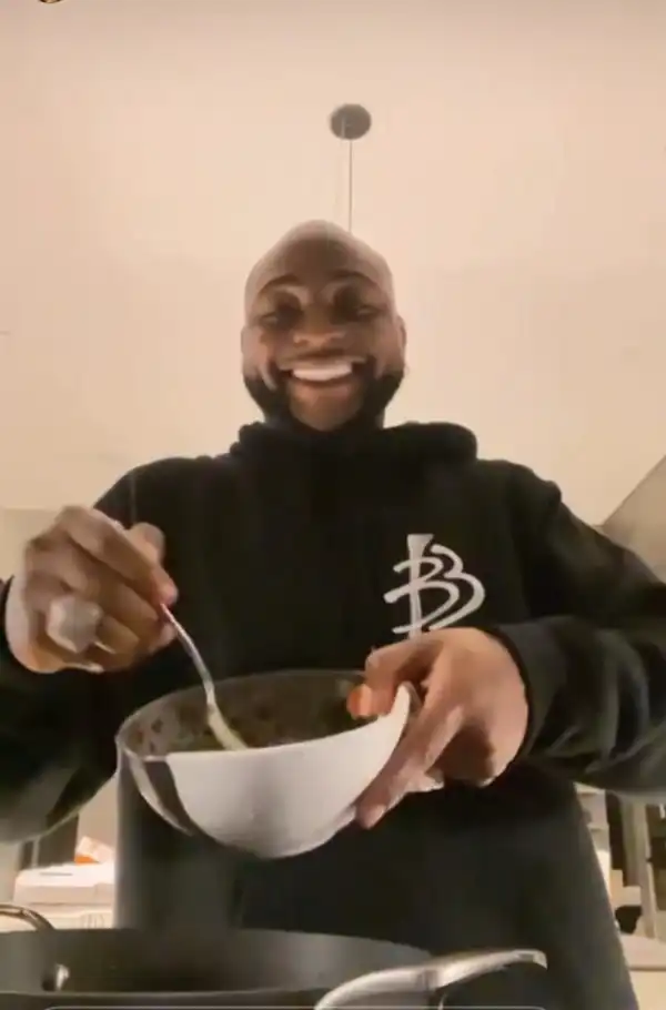 “Nah Food Wey I Cook Nah Him I Wan Dey Post Now” – Davido Says As He Shows Off Cooking Skills (Video)