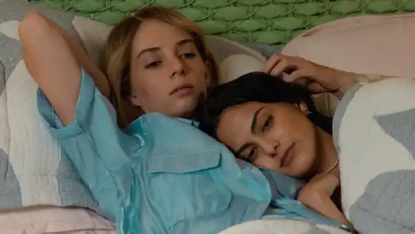 Do Revenge Photos: Maya Hawke & Camila Mendes Lead Dark Comedy