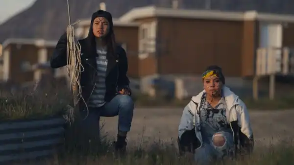 Slash/Back Trailer Teases Battle Against an Alien Invasion