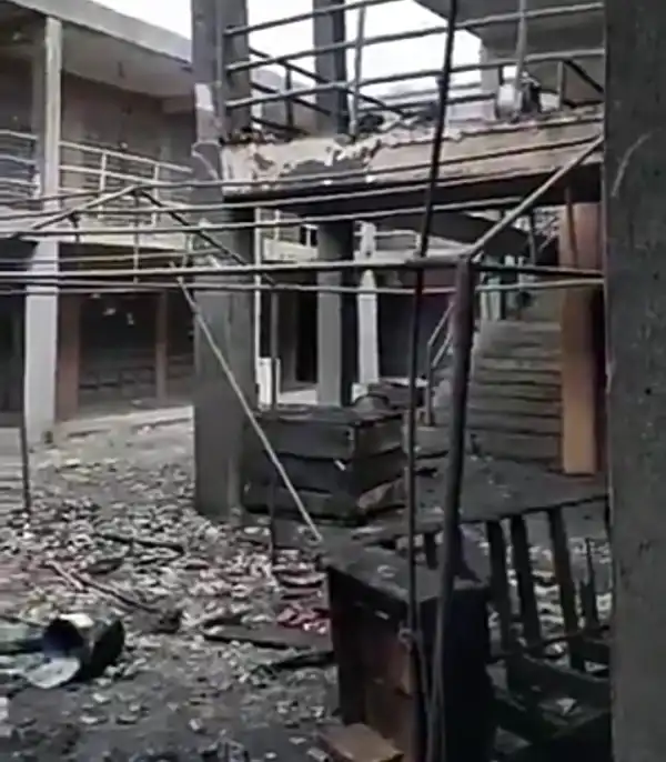 Fire guts Bayelsa Plaza in the Lagos Trade Fair Complex (video)