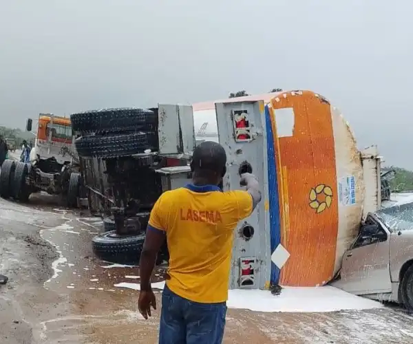45,000-litre fuel tanker overturns in Lagos