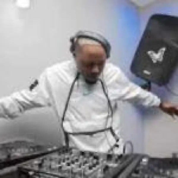 Romeo Makota & Duiker Dj – Gumba Fire (ft. Lee McKrazy)