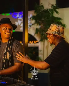 Caiiro – U’R Mix