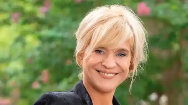 Biography & Career Of Leticia Brédice