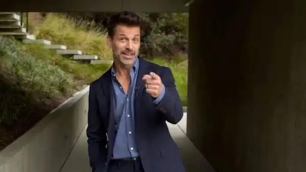 Zack Snyder Updates Fans on Relationship With DC Studios