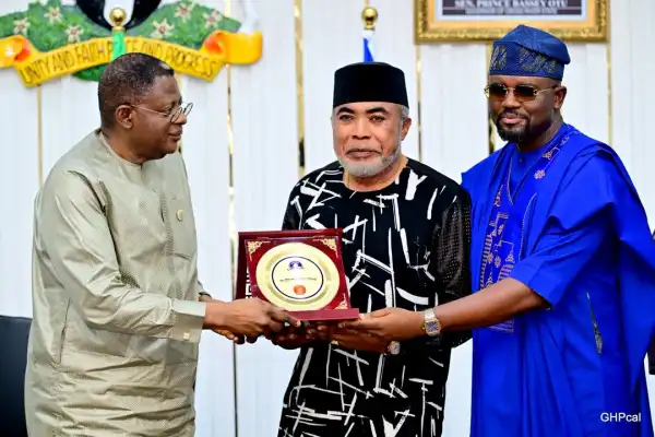 Bola Ahmed Tinubu’s re-election momentum grows as Zack Orji leads RTIFN medical outreach, solidarity rally