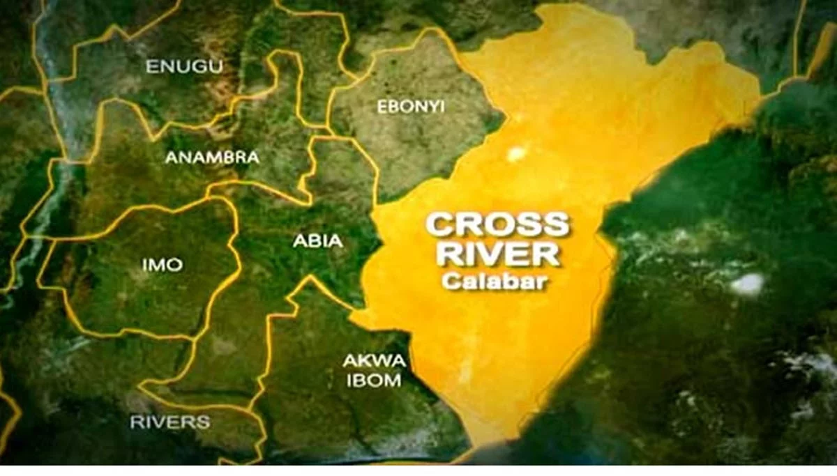Cross River: Restive youths burn down traditional leader’s palace in Obung