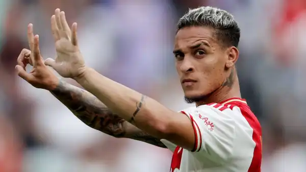 Antony: Man Utd verbally agree €100m deal for Ajax winger