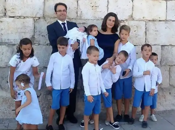 Man Reveals That His Entire Family Including All Eleven Children Have Caught Coronavirus