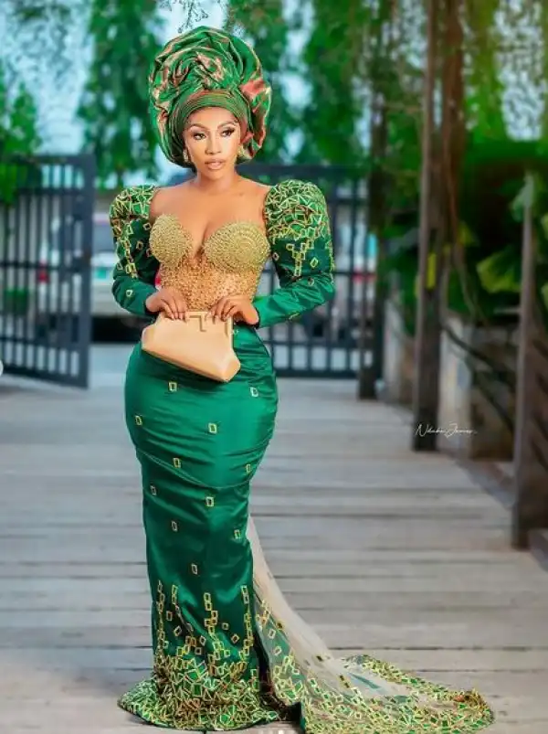 Ex-BBNaija Housemate, Mercy Eke, Flaunts Wads Of Dollar Notes As She Goes Shopping In Atlanta (Video)