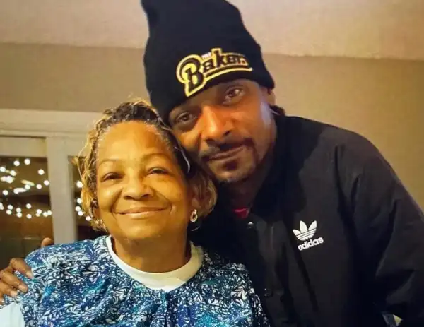 American Rapper Snoop Dogg Loses Mother