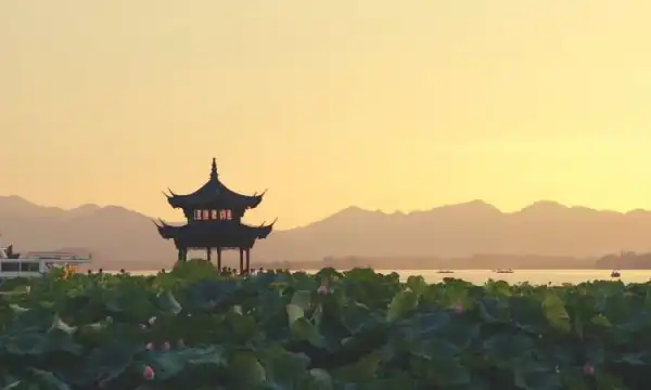 China Strikes Again: Blocks Several Crypto-Related Social Media Accounts