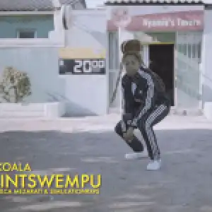 Dee Koala – Ndintswempu ft. Amilca Mezarati & SimulationRxps (Video)