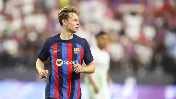 Man Utd consider pushing through Frenkie de Jong transfer amid Chelsea interest